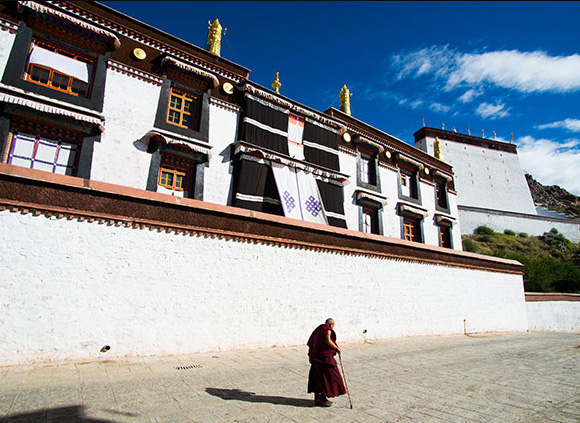 5 Days Lhasa Group Tour with Yamdrok Lake