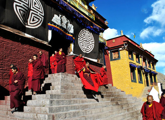 Exploring ancient Tibetan architecture in Dukezong